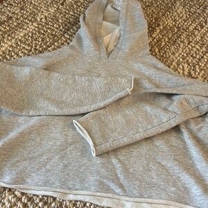 Alo yoga sweatshirt